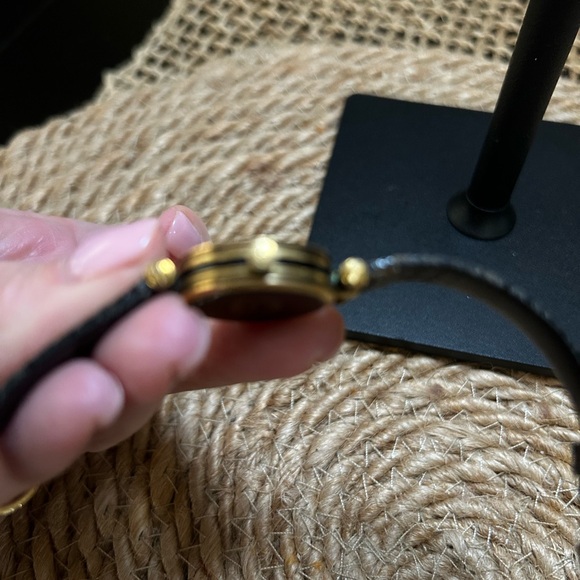 Authentic Vintage Gucci Watch - Picture 8 of 10